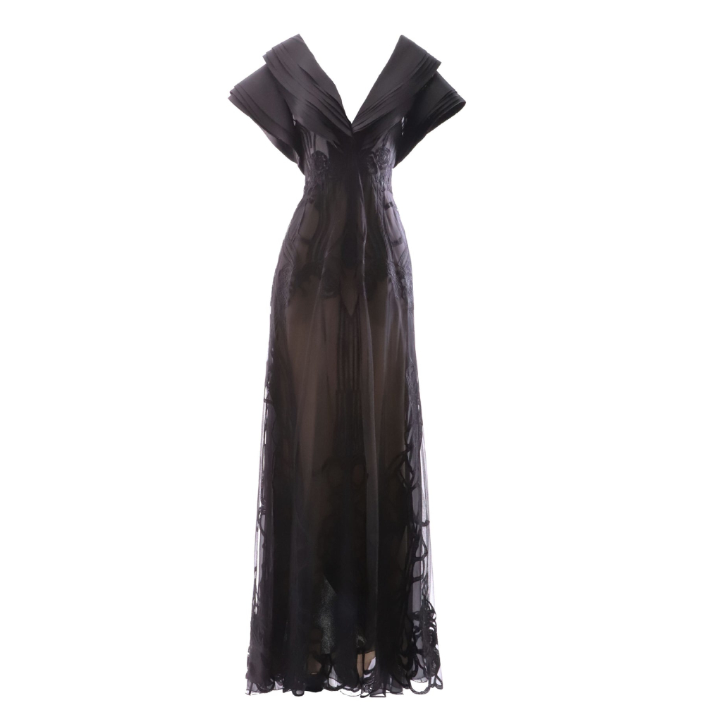 Deep v-neckline dress | Coveti image.