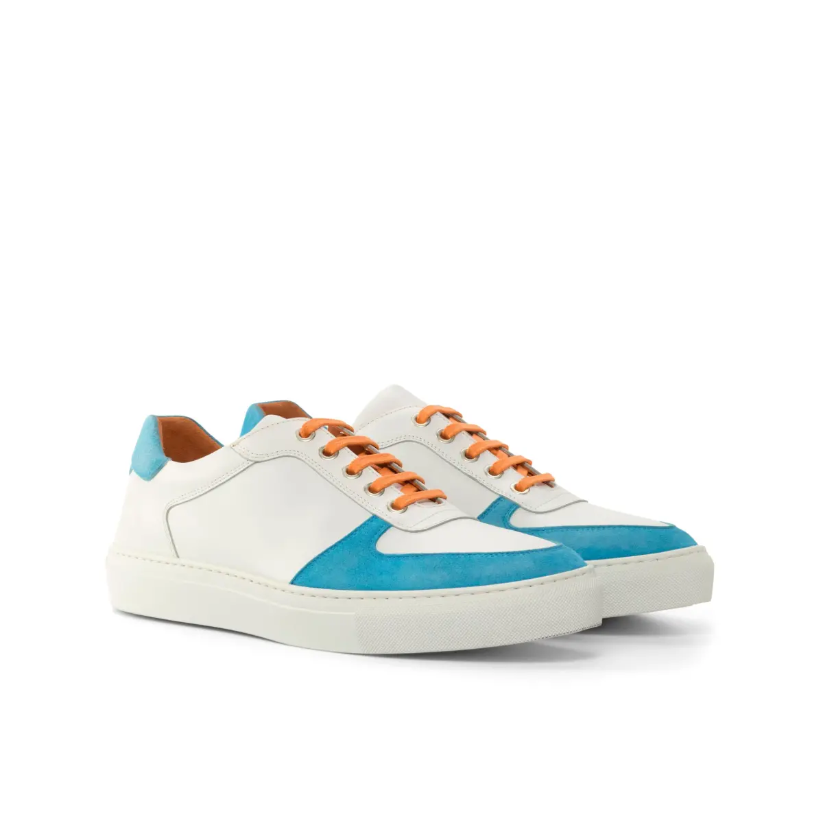 Men low top sneakers