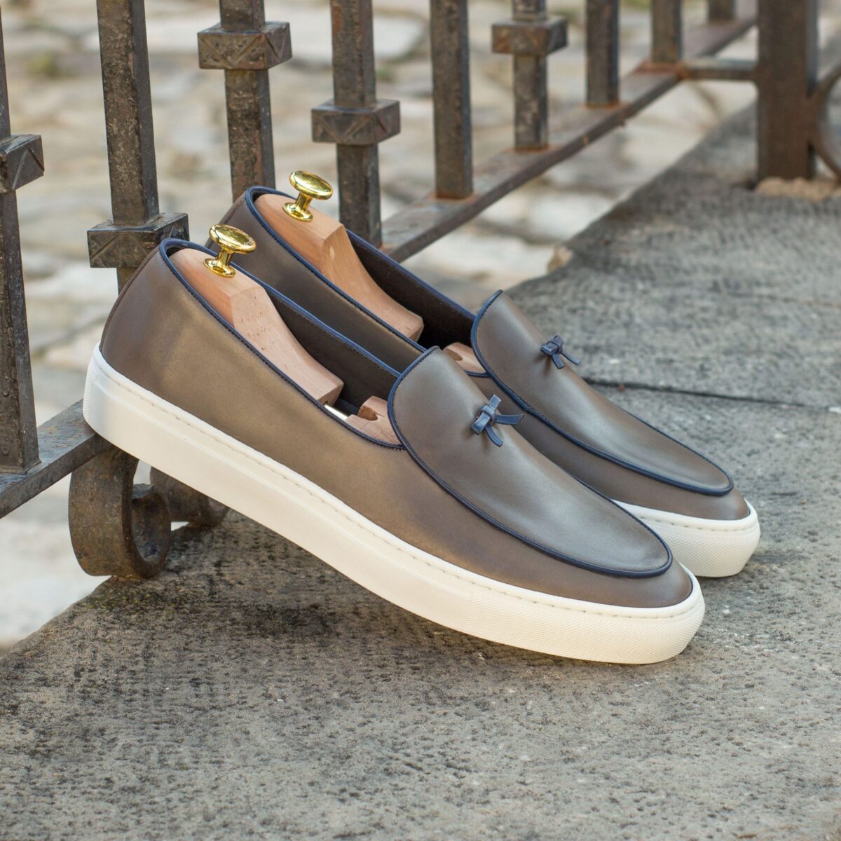 men's slip on sneakers