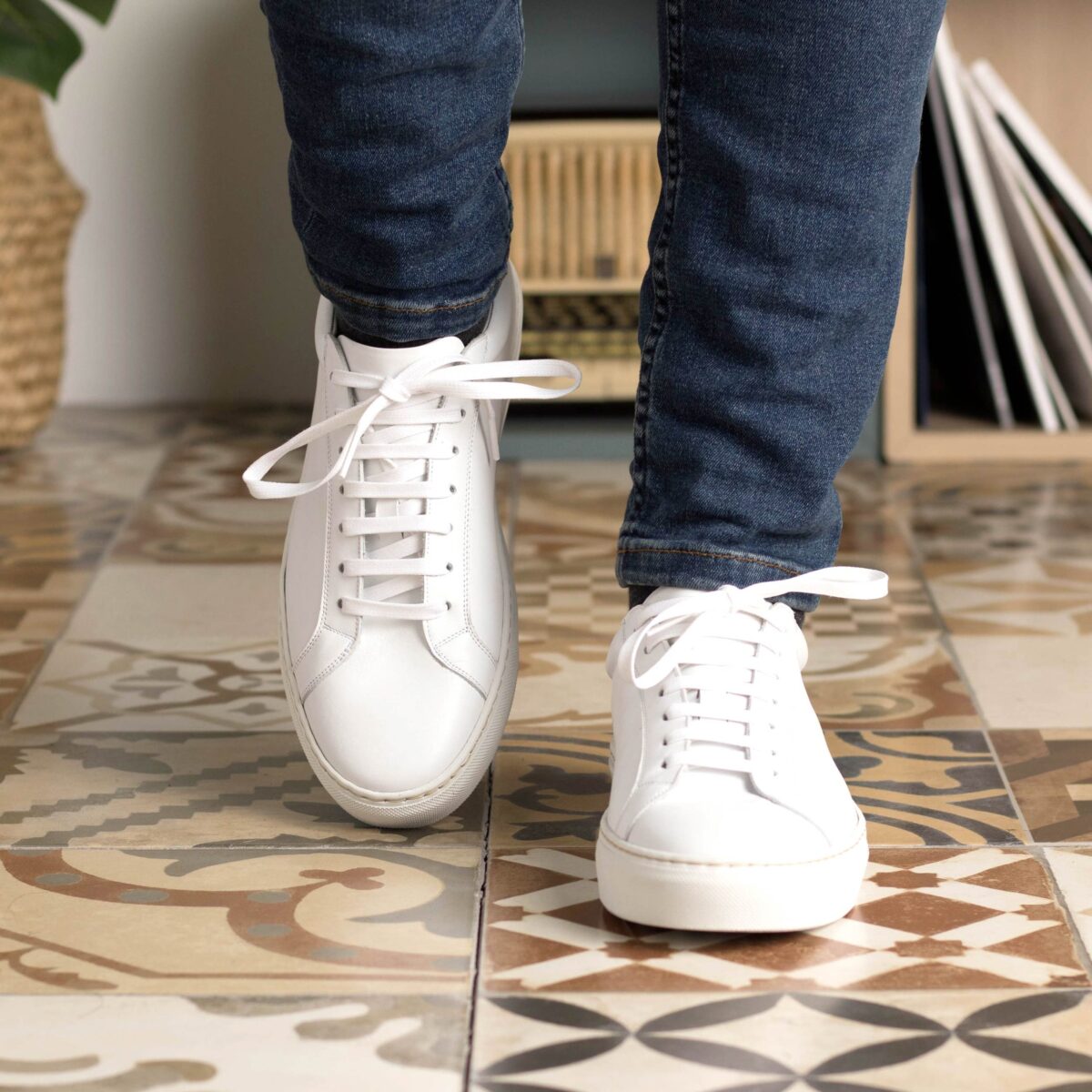 Men low top sneakers