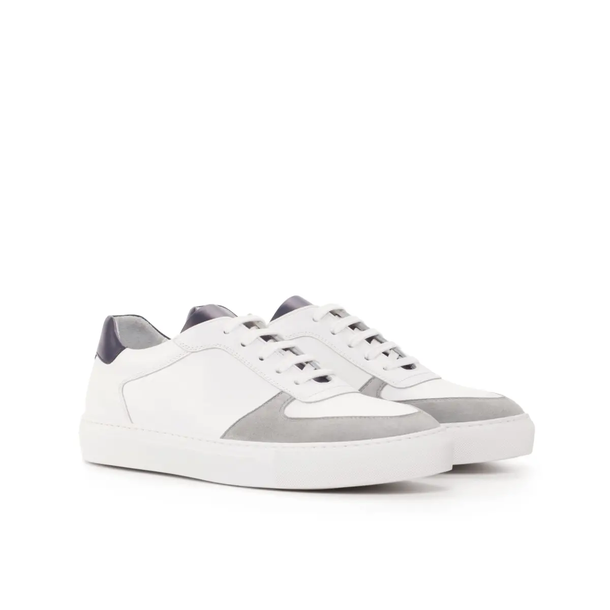 Men low top sneakers