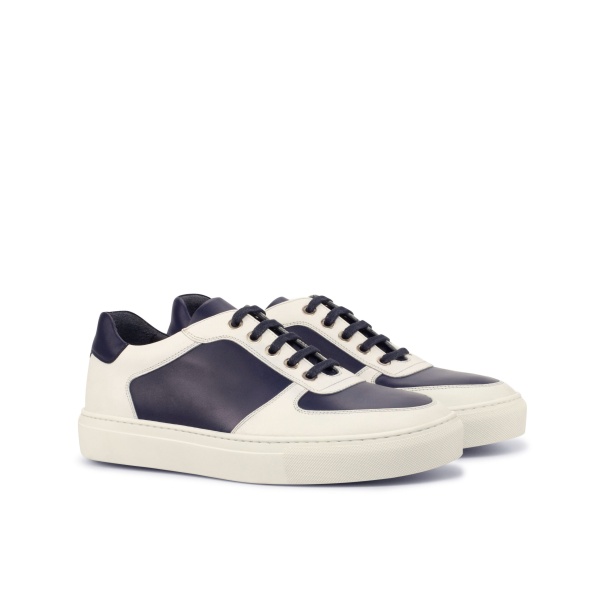 Men low top sneakers