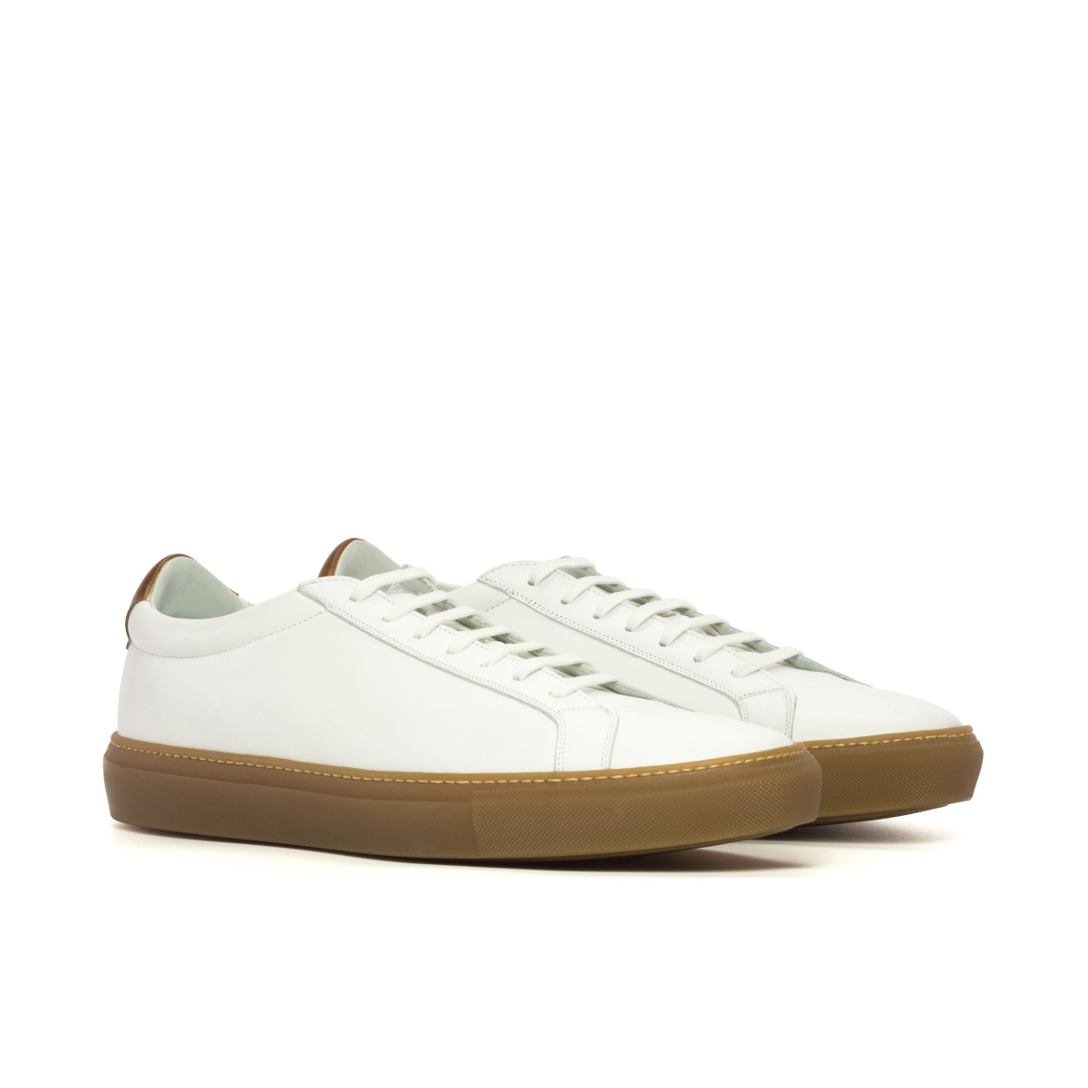Men low top sneakers