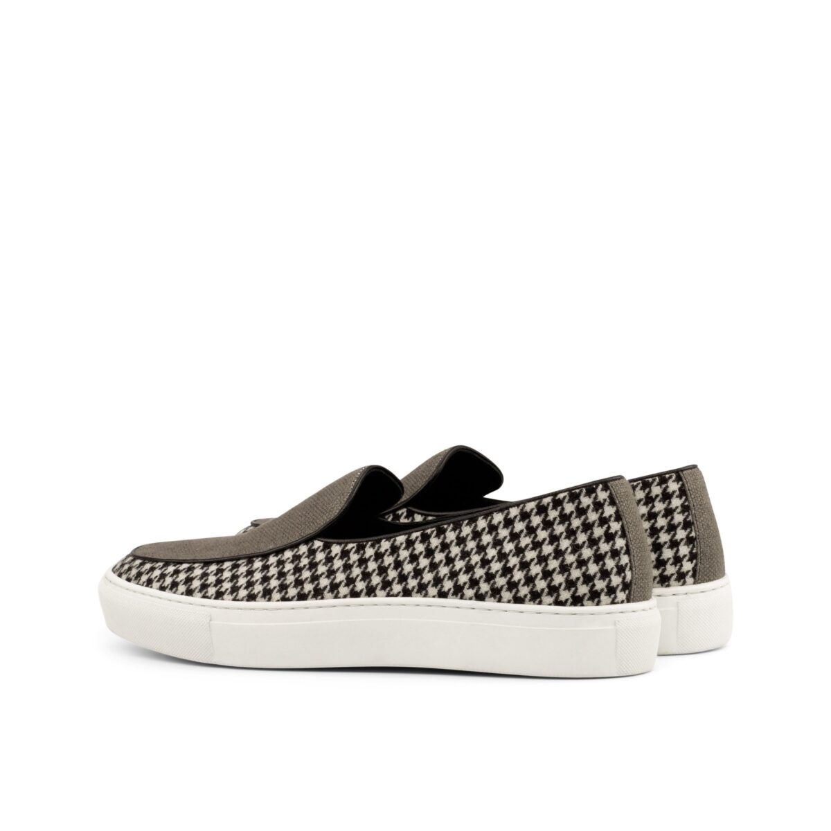 mens slip on sneakers