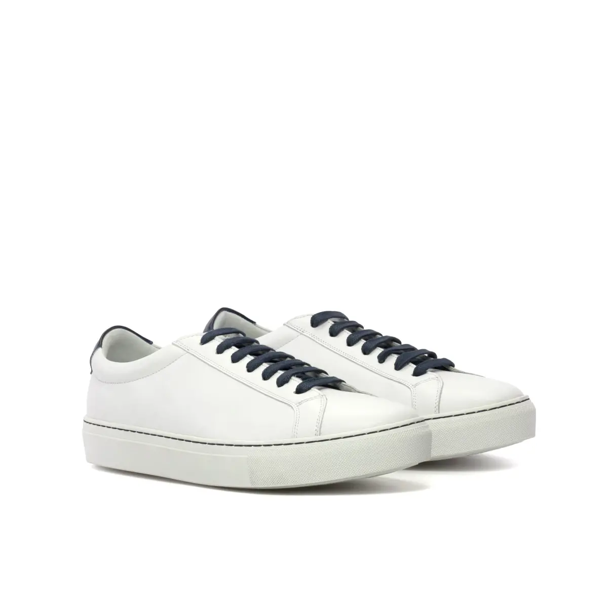 Men low top sneakers