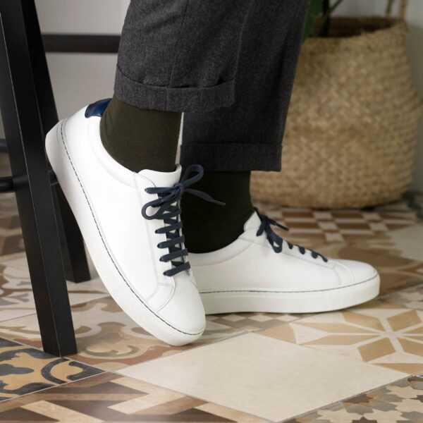 Men low top sneakers