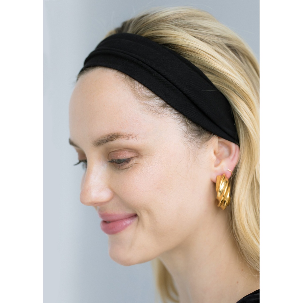 The Jersey headwrap is made by hand in New York from ultra-soft bamboo rayon jersey for a secure and comfortable fit. We recommend storing headwraps in their dust bag while not in use. Avoid contact with water