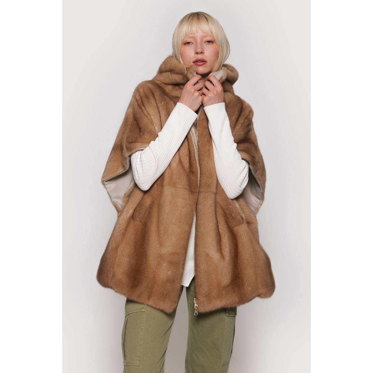 Beige Vests fur Mink