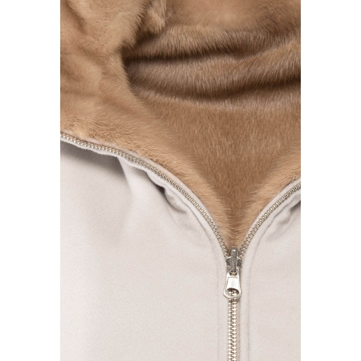 Beige Vests fur Mink