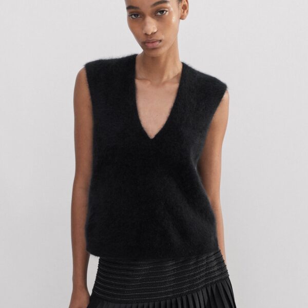 Brushed Cashmere V-Neck Crop Sweater Vest - Image 5