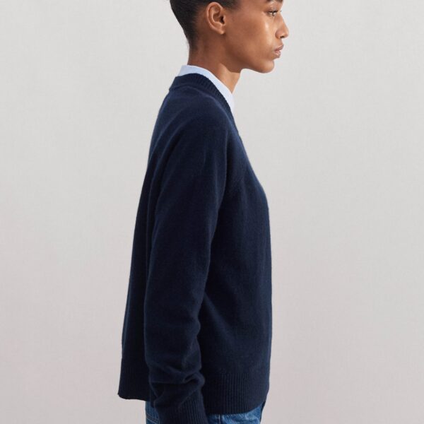 Lightweight Cashmere Raglan Sweater - Image 5