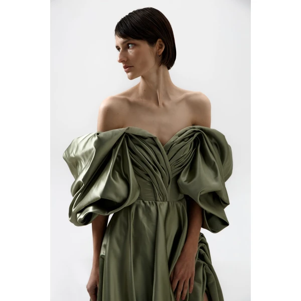 Monetre gown