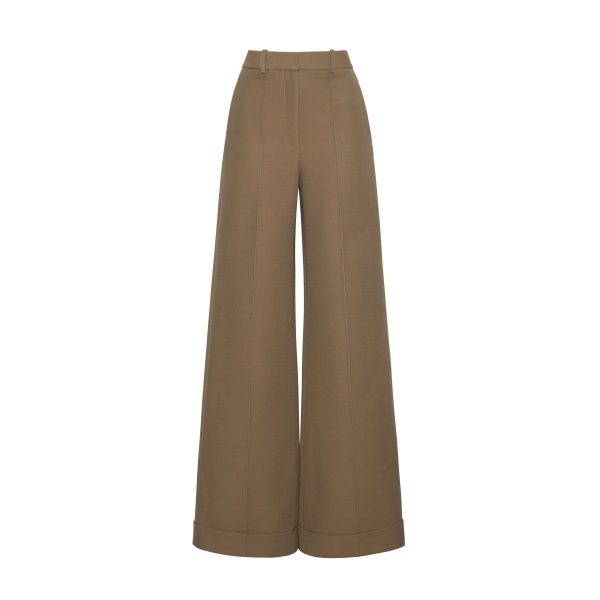 Model facing front – deeda pant