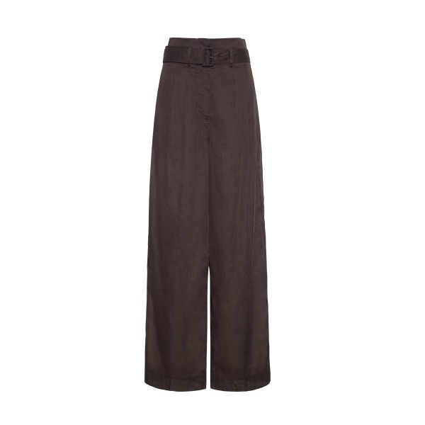 Model facing forward– Jericho Pant