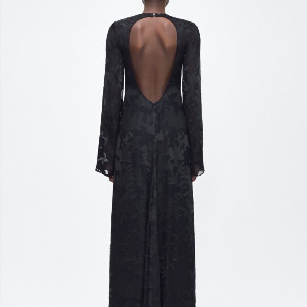this stunning piece offers both versatility and timeless sophistication.