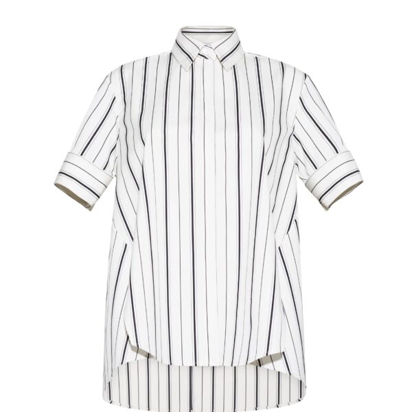 Model front facing image – Trapeze Shirt