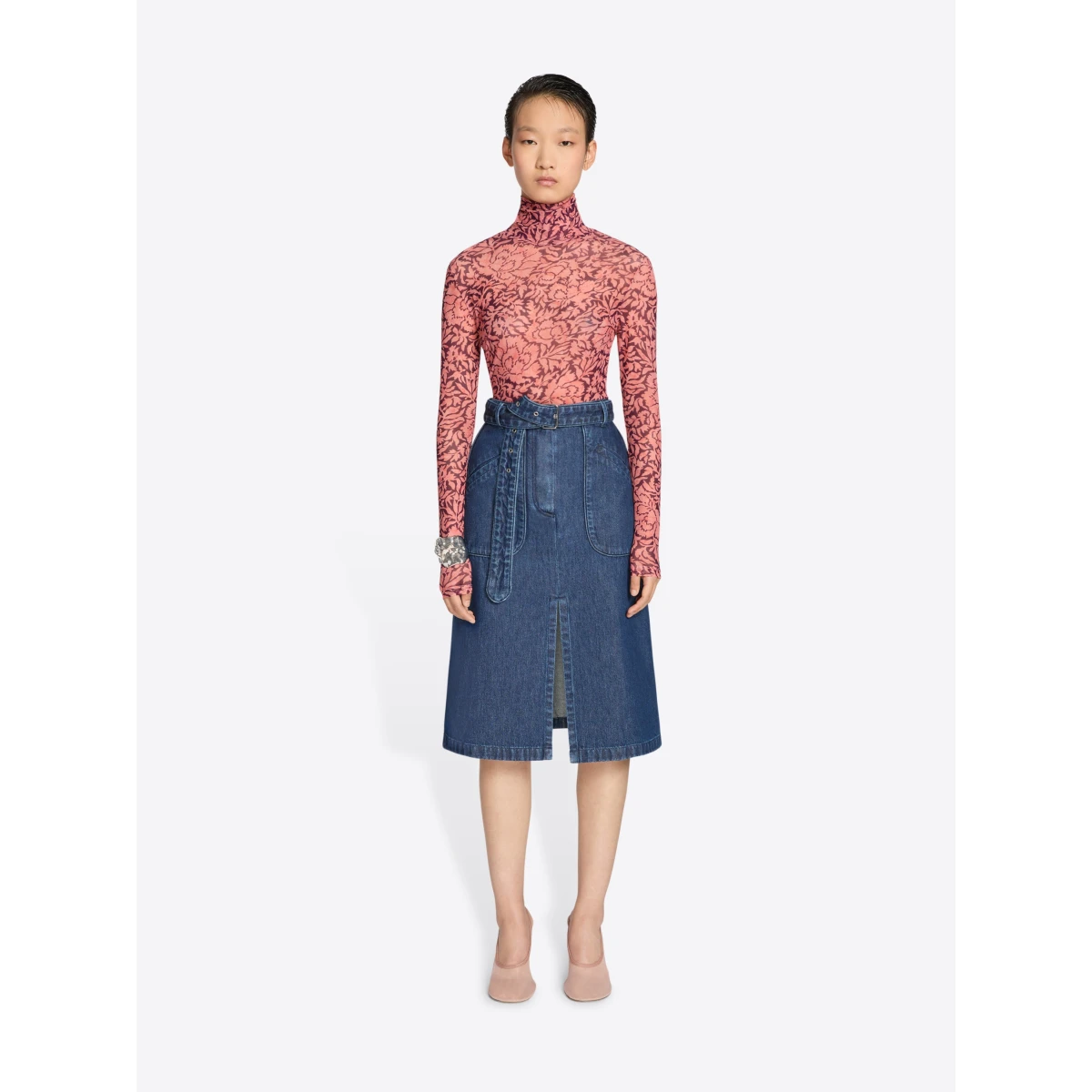 in transparent mesh with all-over floral print.