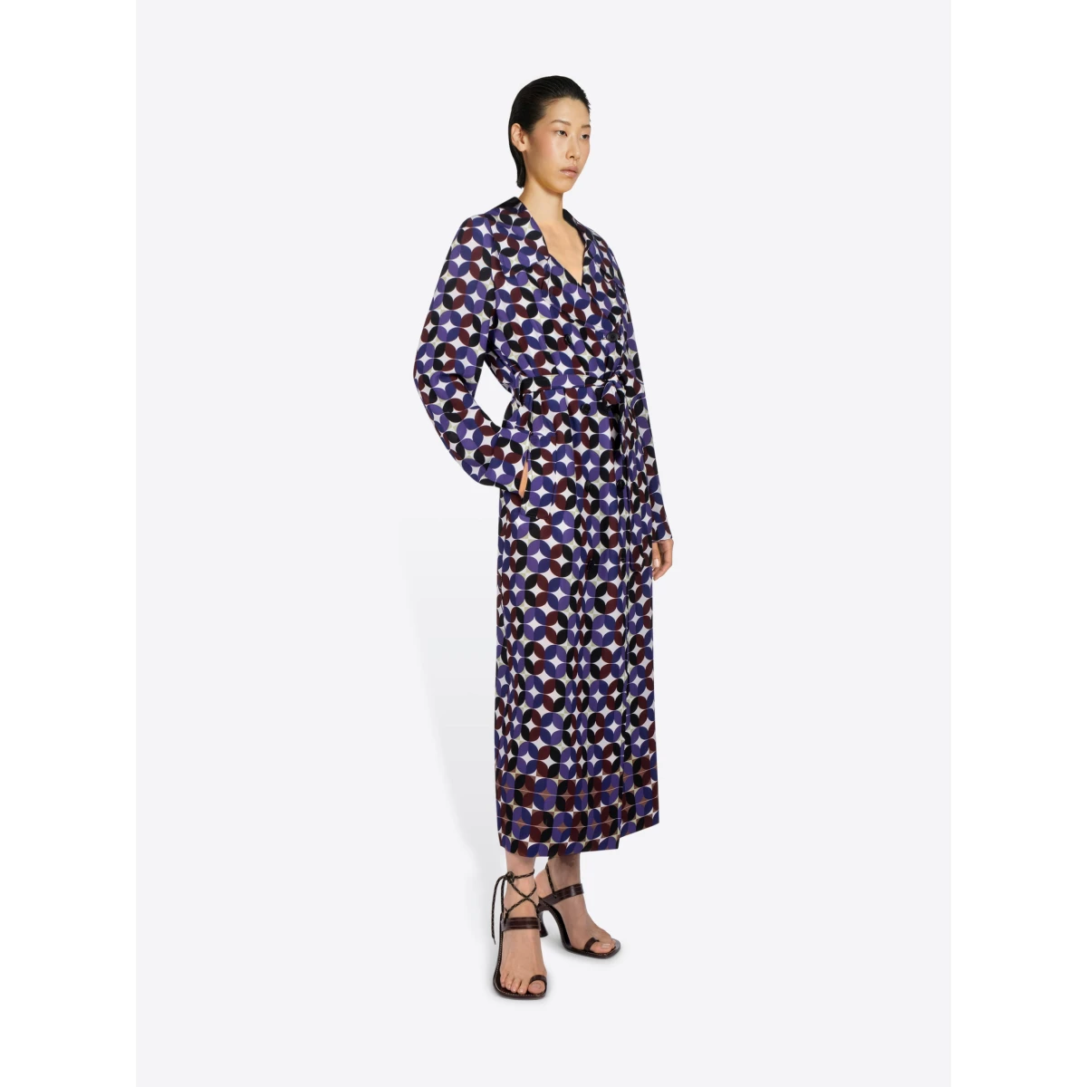 with bicolor geometrical print.