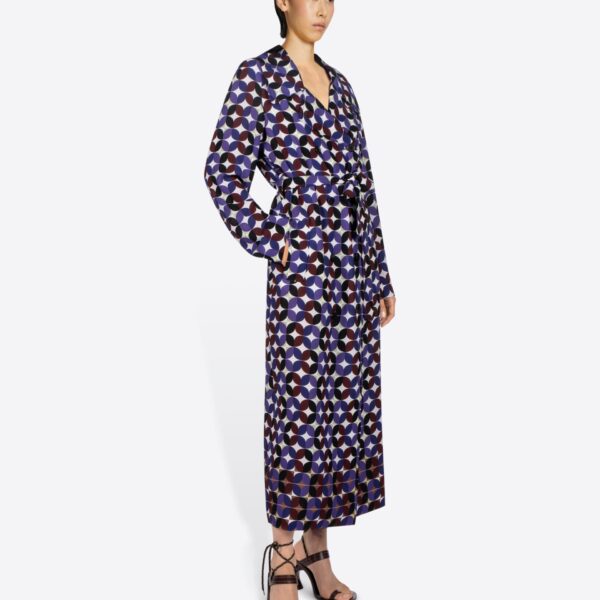 with bicolor geometrical print.