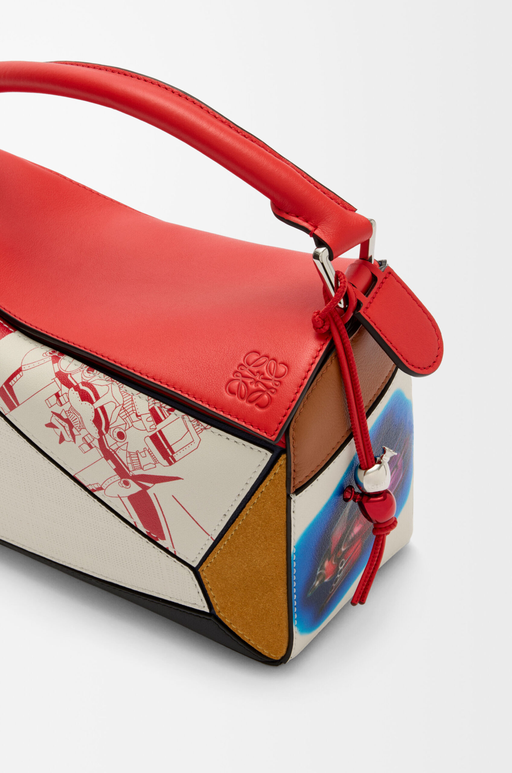 【直営】LOEWE クラシック テキスタイル再版 パズル10 アニメ LOEWE Puzzle Bag | Luxe Leather & The Iconic Puzzle Bag | Coveti