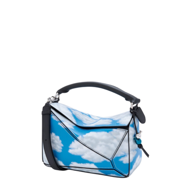 【直営】LOEWE クラシック テキスタイル再版 パズル10 アニメ LOEWE Puzzle Bag | Luxe Leather & The Iconic Puzzle Bag | Coveti