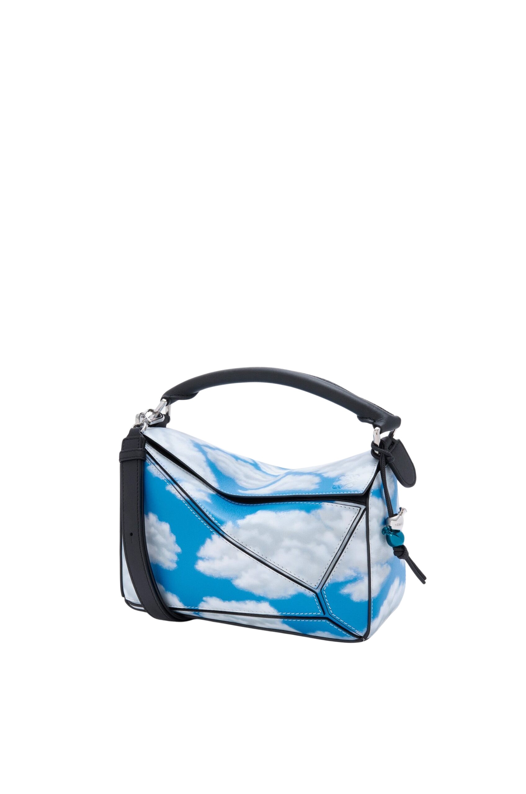 LOEWE-Puzzle-10-Cloud-re-edition-in-nappa-calfskin-2025-coveti-scaled52065_nobg
