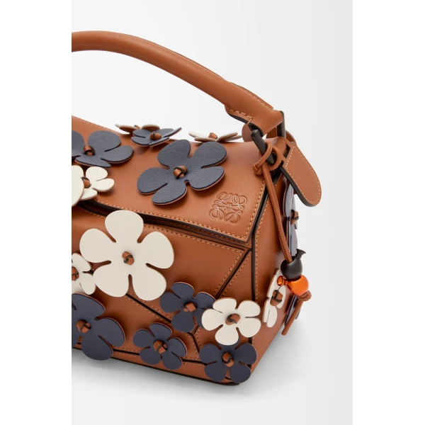 LOEWE Puzzle 10 Plumeria re-edition bag
in classic calfskin, view 3
