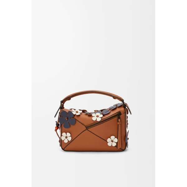 LOEWE Puzzle 10 Plumeria re-edition bag
in classic calfskin, view 5