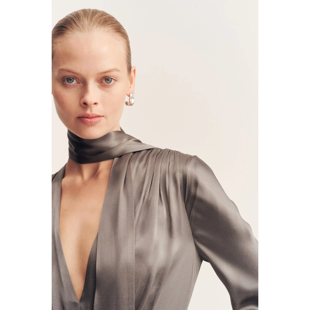 La Lune Plunged Long Sleeve Maxi Dress - Graphite - Image 3