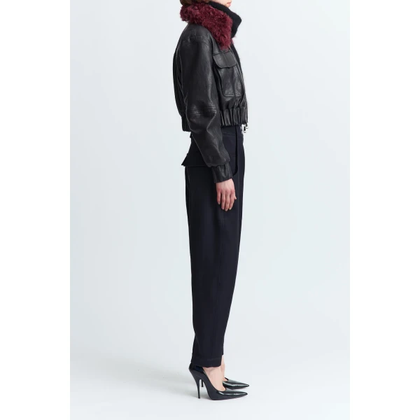 designed with a double zip closure and a cinched waist for subtle structure. It features two oversized flap pockets at the chest and a detachable sheerling collar that adds warmth and texture.