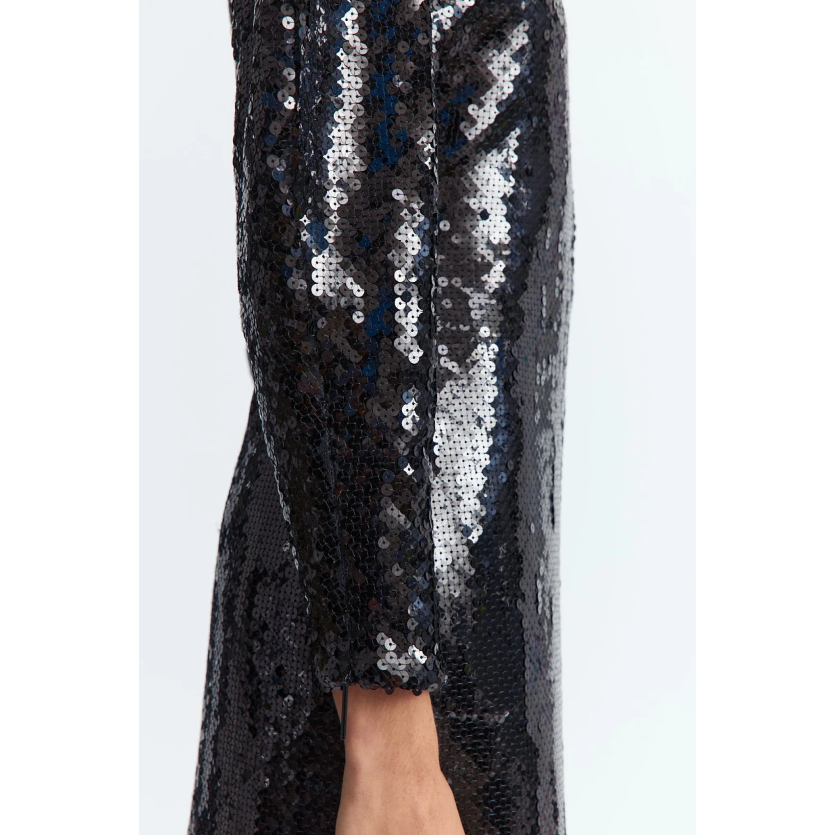 16Arlington Black Dresses with The Mitilla Gown is an elegant