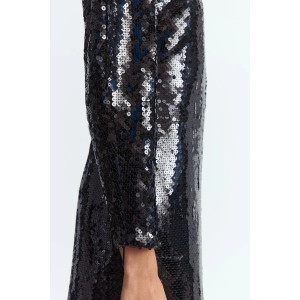 16Arlington Black Dresses with The Mitilla Gown is an elegant