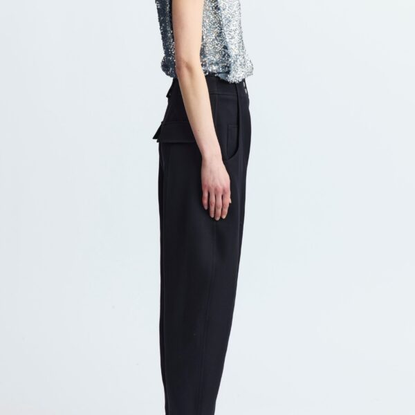 lending structure and elongation to the silhouette. It features four pockets - two at the front and two at the back - along with three buttons at the rear and belt loops at the waist. A refined take on classic tailoring with a sculptural twist.