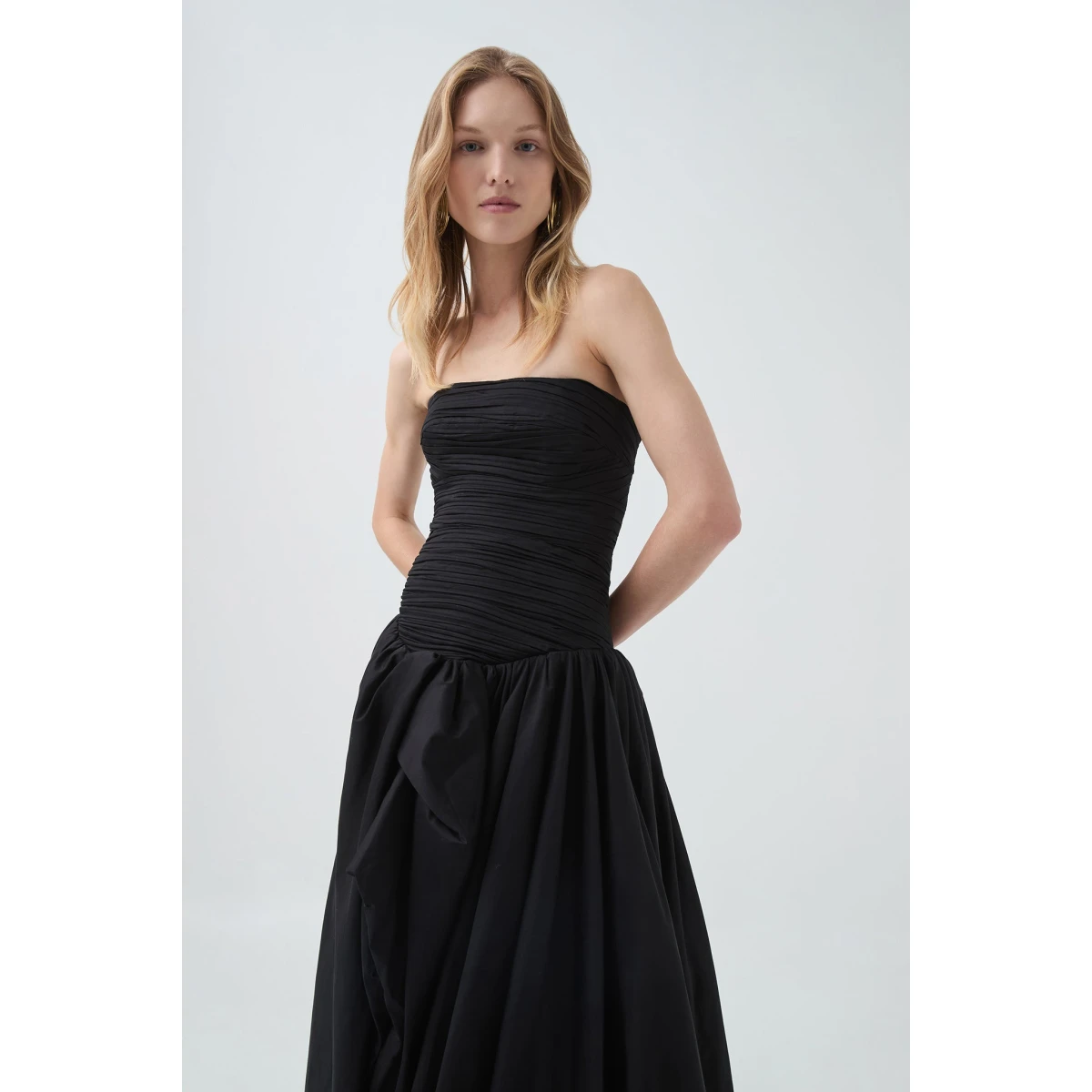 Aje Aus Dresses – structured silhouette with raw femininity from Coveti