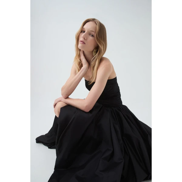 Aje clothing Aus Dresses – structured silhouette with raw femininity from Coveti