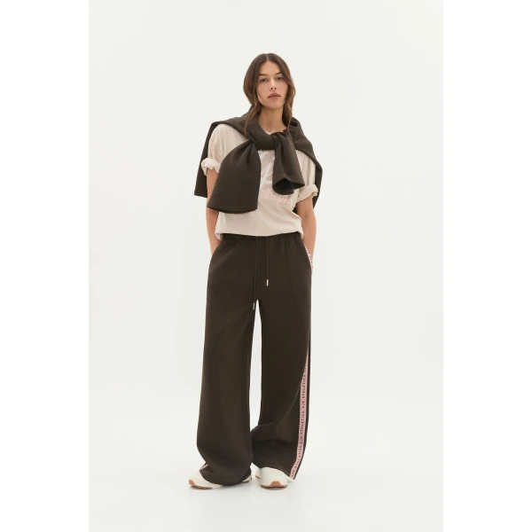Wide Leg Logotape Trackpant 506