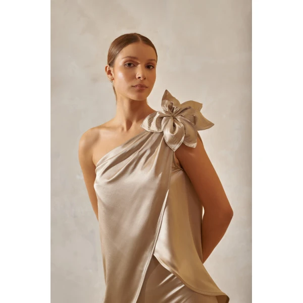 Andres Otalora luxury designer Top with bold silhouette in linen