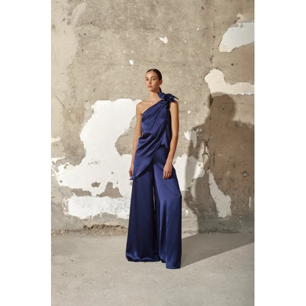 Andres Otalora luxury designer Top with bold silhouette in linen