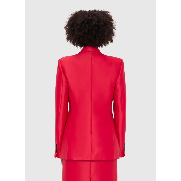 Full length sleeves with buttoned cuffs