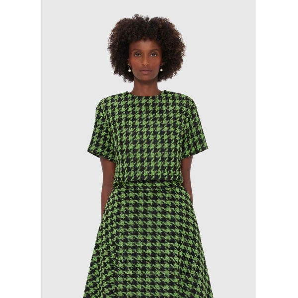 Round neckline
