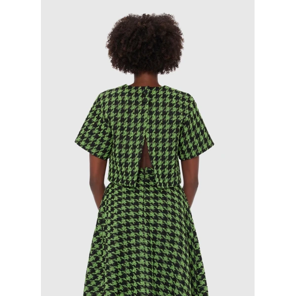 Back neck closure