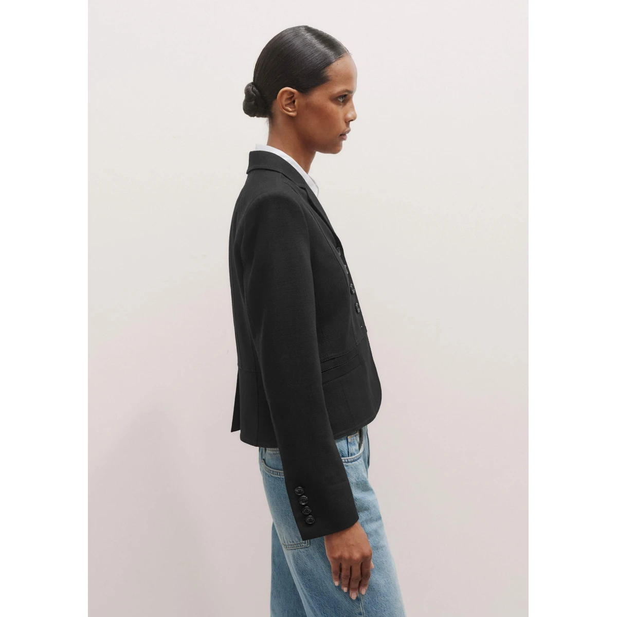 Contrast Topstitch Short Fitted Blazer
Viscose-Blend Tailoring Fabric - Image 6