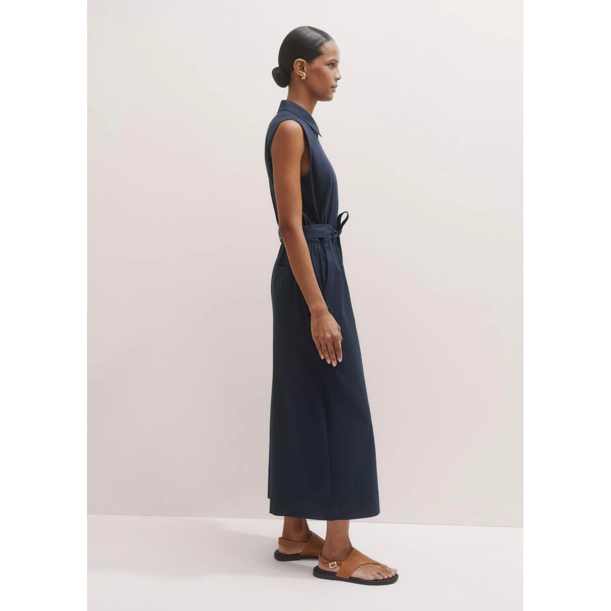 Crease-Less Linen Sleeveless Jumpsuit + Belt
Crease-Less Linen - Image 6