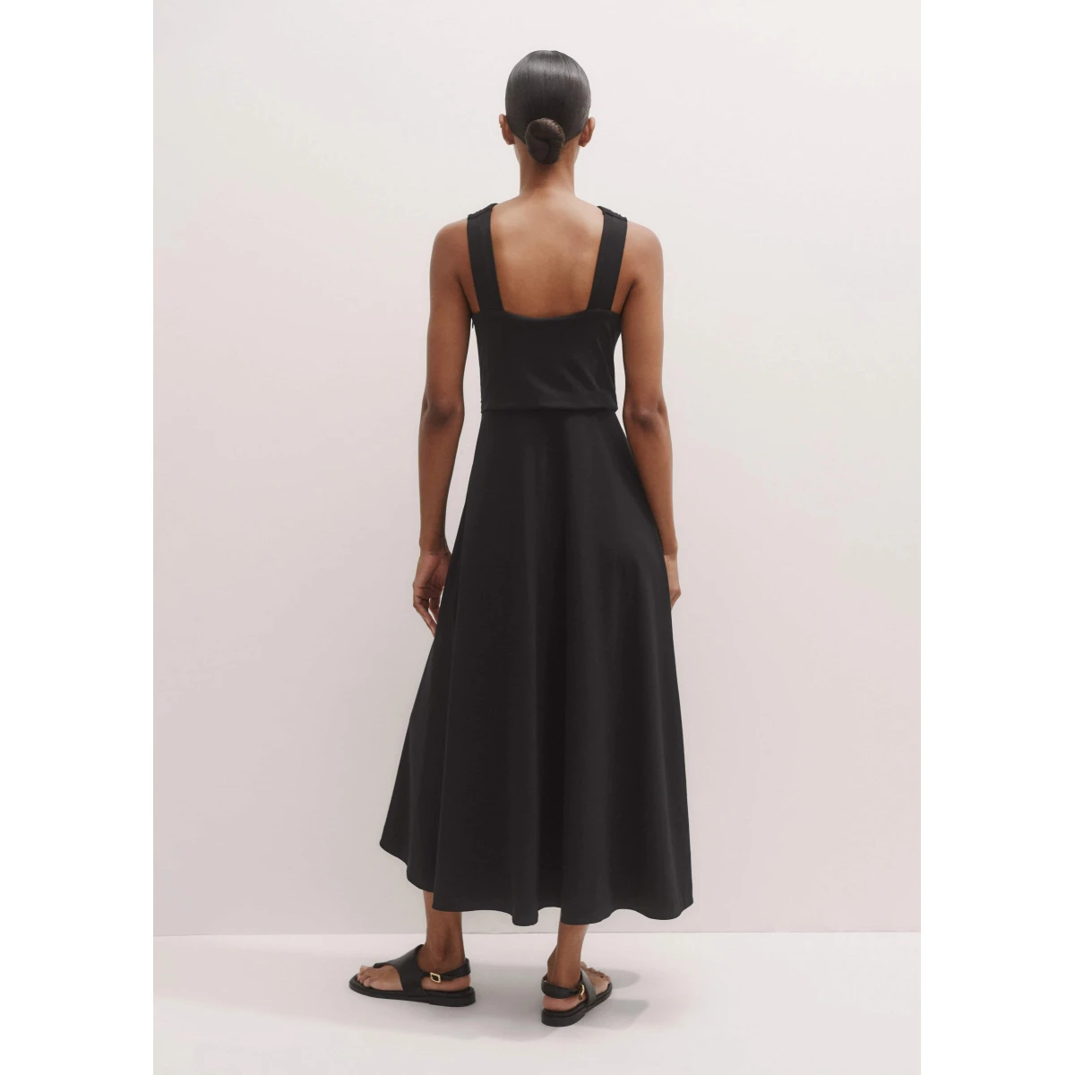 Crossover Maxi Dress
Elevated Evening Jersey - Image 6