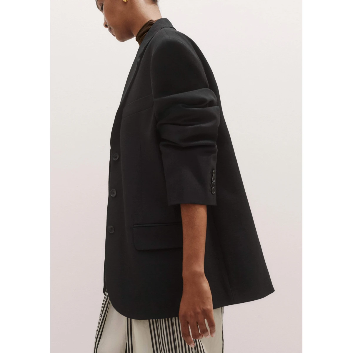 Intelligent Oversized Blazer
Viscose-Blend Tailoring Fabric - Image 5