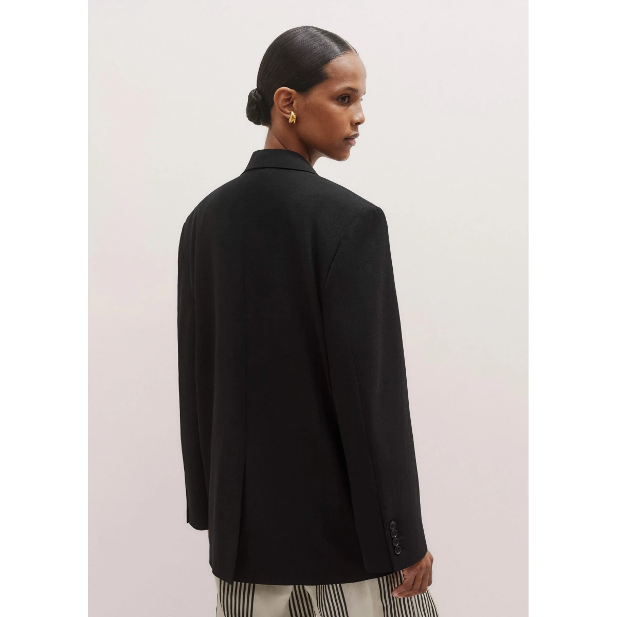 Intelligent Oversized Blazer
Viscose-Blend Tailoring Fabric - Image 6