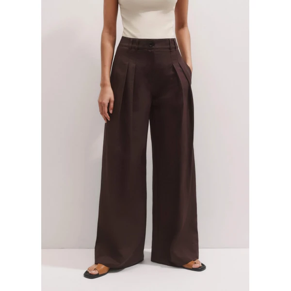 Me and Em Italian Linen Double Pleat Wide-Leg Trouser
Italian Linen + Cotton Blend, view 2