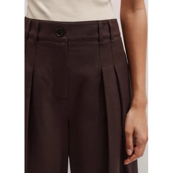 Me and Em Italian Linen Double Pleat Wide-Leg Trouser
Italian Linen + Cotton Blend, view 4