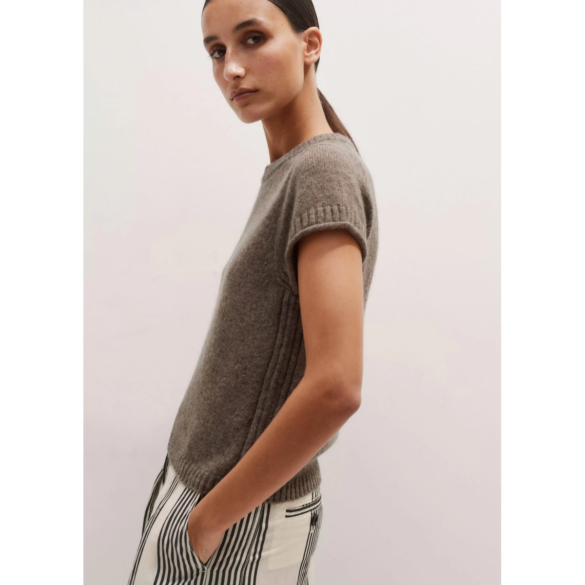 Merino Cashmere Silk Shrunken Baby Tee
Responsibly Sourced Merino Wool with Cashmere + Silk - Image 6