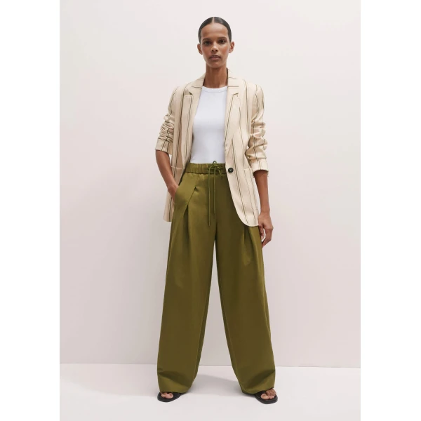 Me and Em Relaxed Tapered Pant
Linen-Blend Tailoring Fabric, view 3